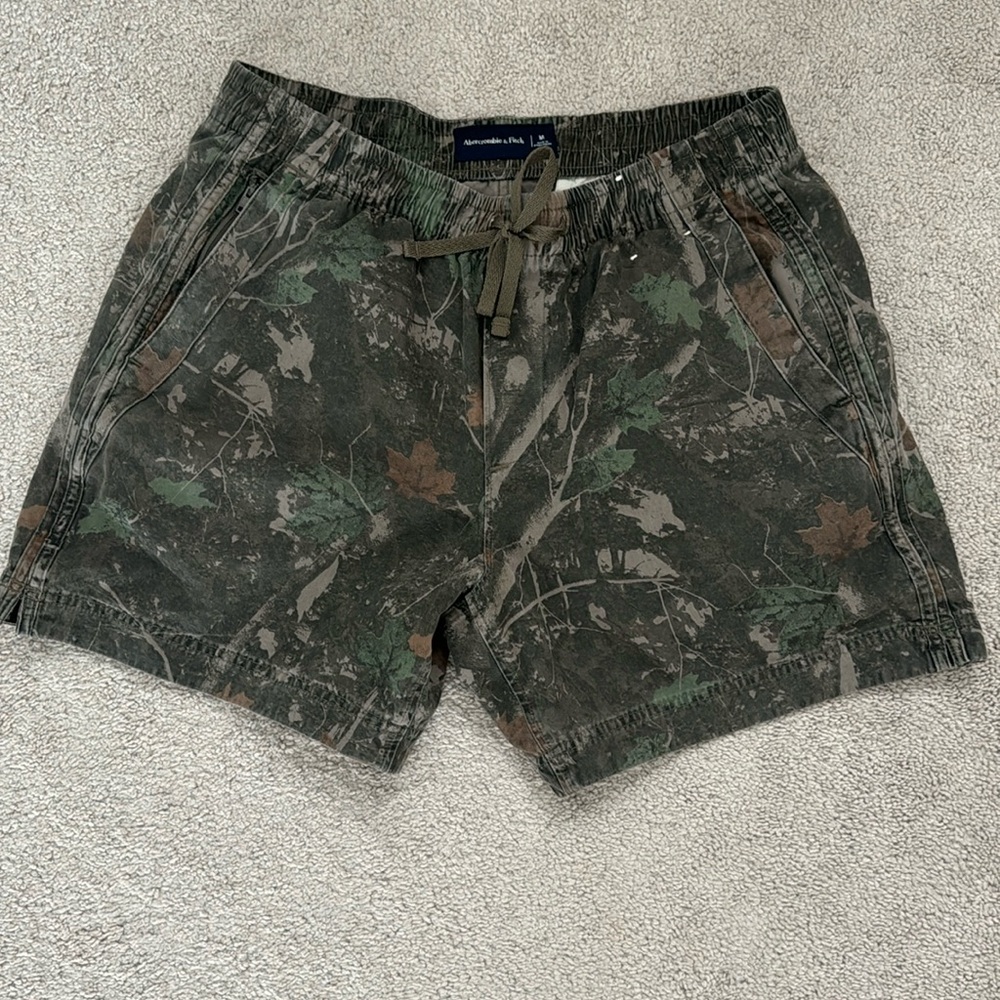 Abercrombie and Finch men’s camel pants